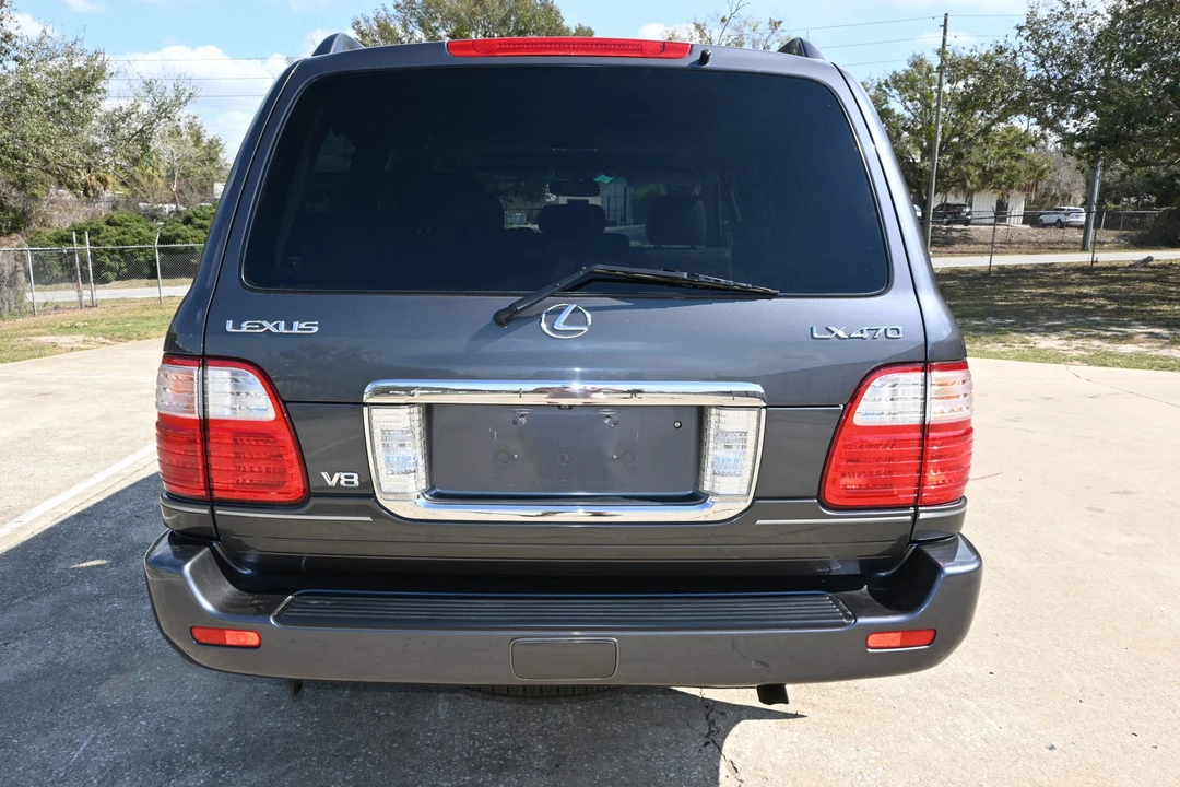 2005 Lexus LX 2nd Gen - Image 28 of 31