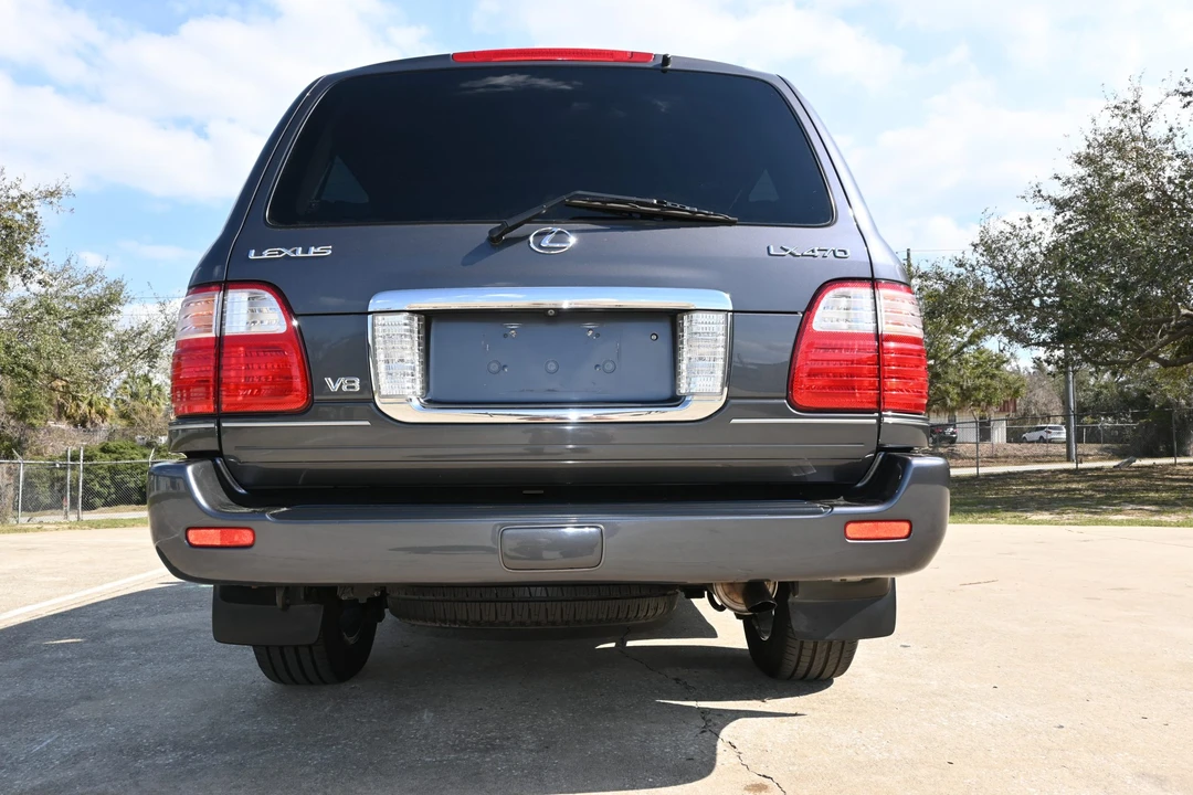 2005 Lexus LX 2nd Gen - Image 27 of 31