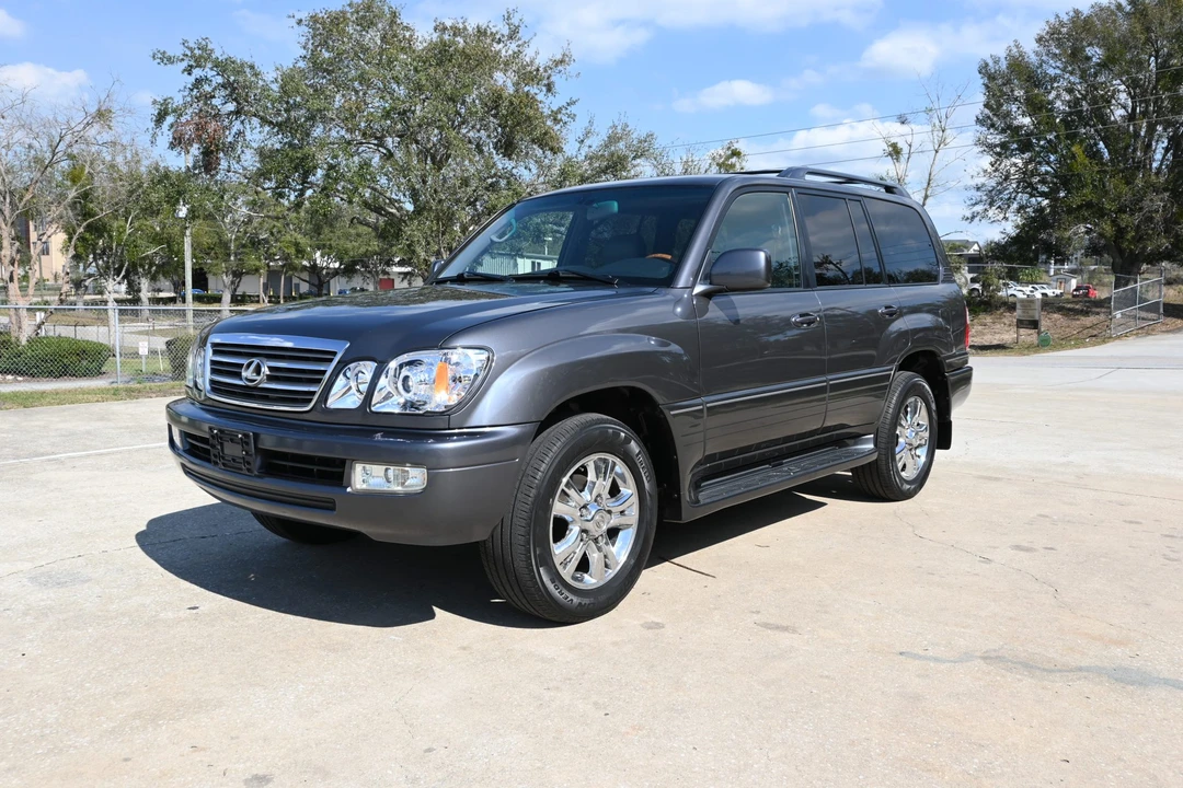 2005 Lexus LX 2nd Gen - Image 4 of 31