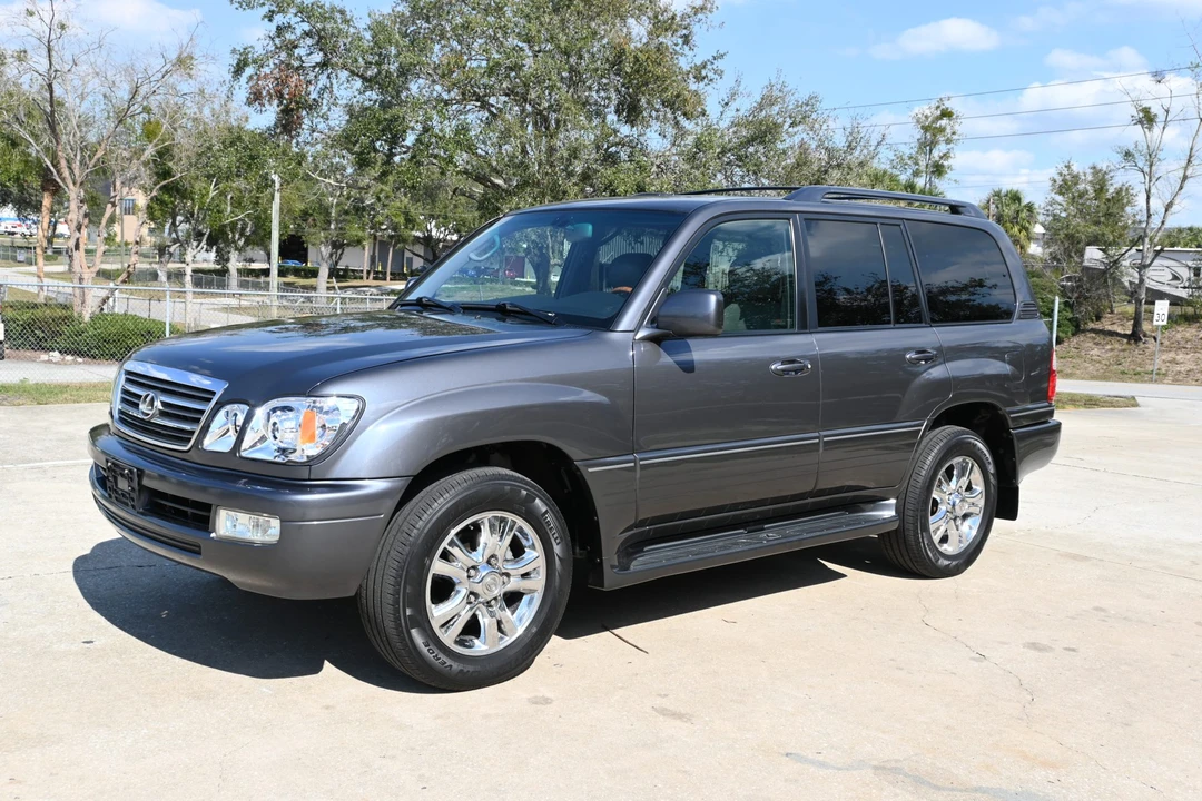 2005 Lexus LX 2nd Gen - Image 3 of 31