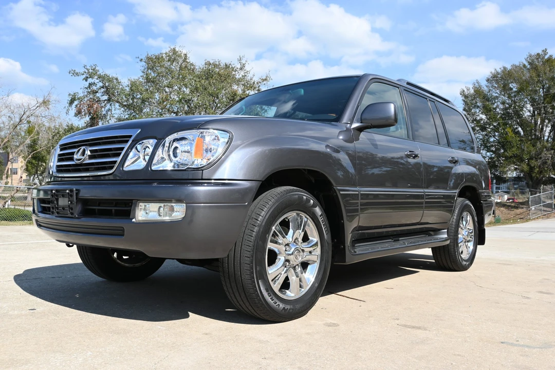 2005 Lexus LX 2nd Gen - Image 5 of 31