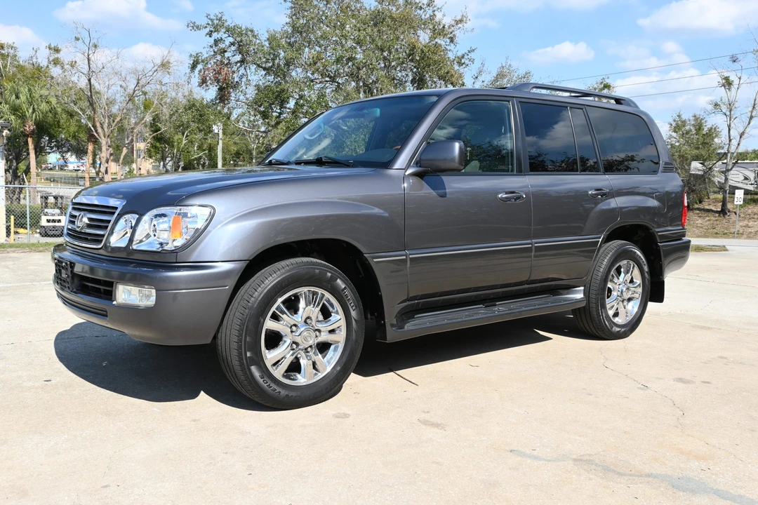 2005 Lexus LX 2nd Gen - Image 2 of 31