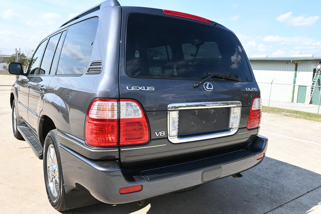 2005 Lexus LX 2nd Gen - Image 24 of 31