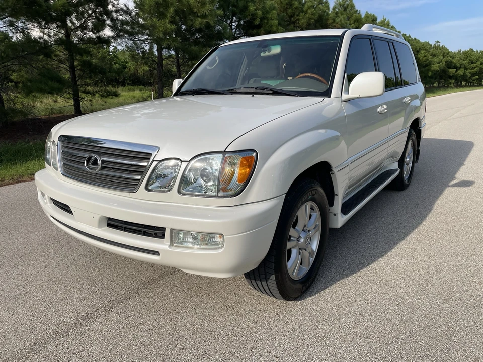 2005 Lexus LX 2nd Gen - Image 4 of 31