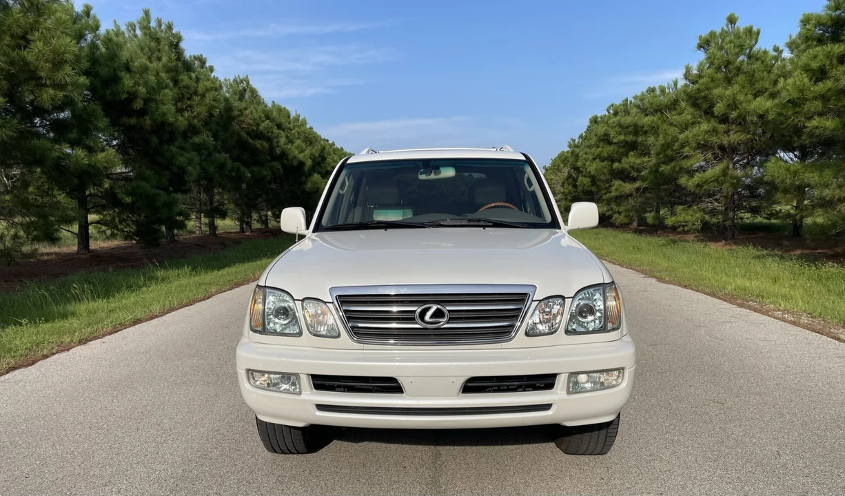 2005 Lexus LX 2nd Gen - Image 10 of 31
