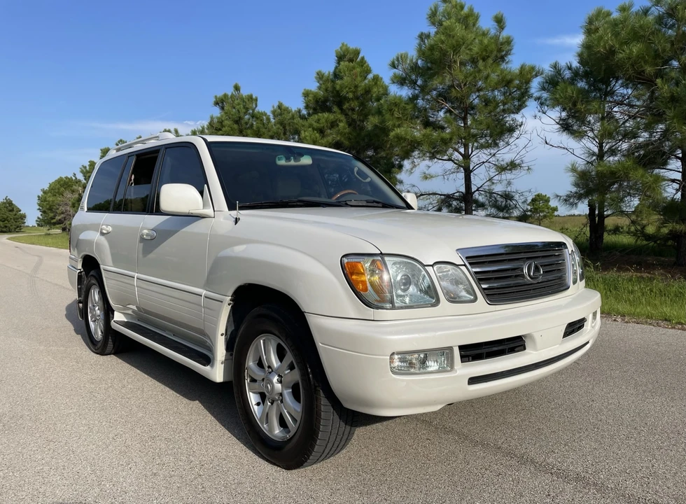 2005 Lexus LX 2nd Gen - Image 12 of 31
