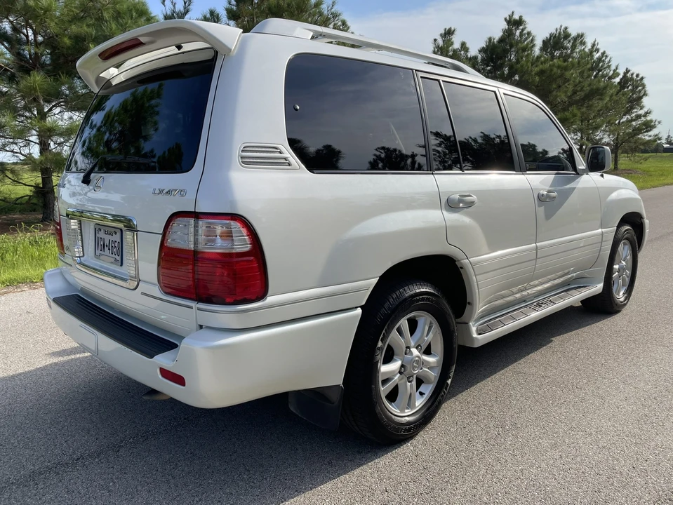 2005 Lexus LX 2nd Gen - Image 19 of 31