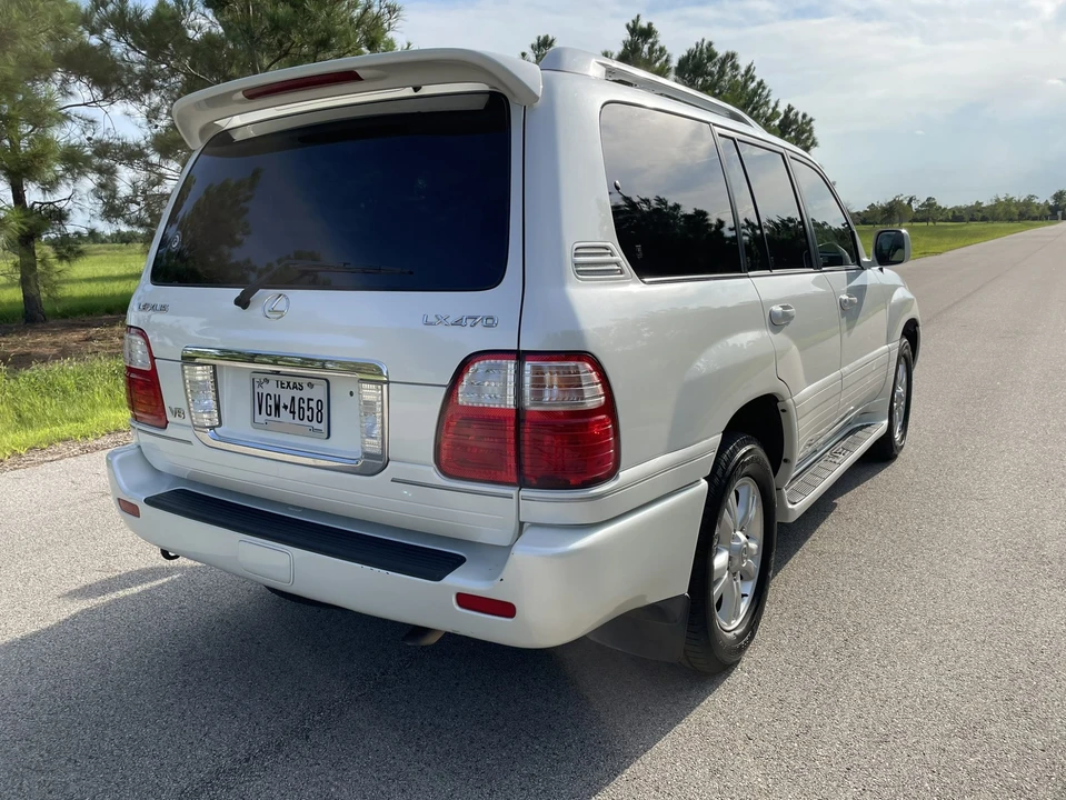 2005 Lexus LX 2nd Gen - Image 21 of 31
