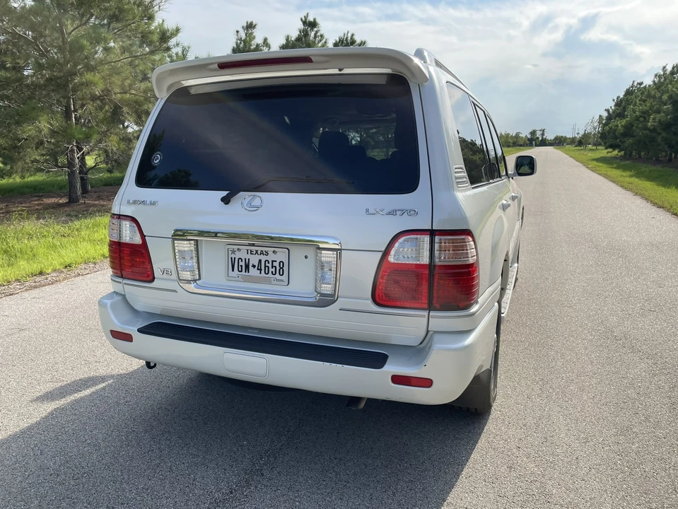 2005 Lexus LX 2nd Gen - Image 23 of 31