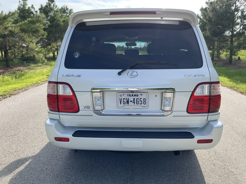2005 Lexus LX 2nd Gen - Image 26 of 31