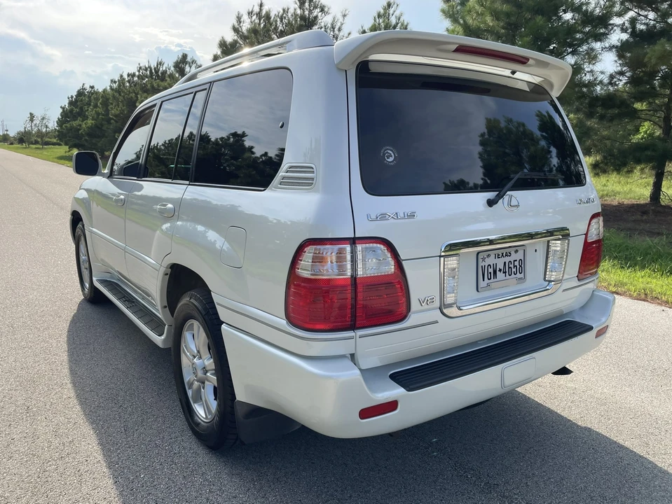 2005 Lexus LX 2nd Gen - Image 27 of 31