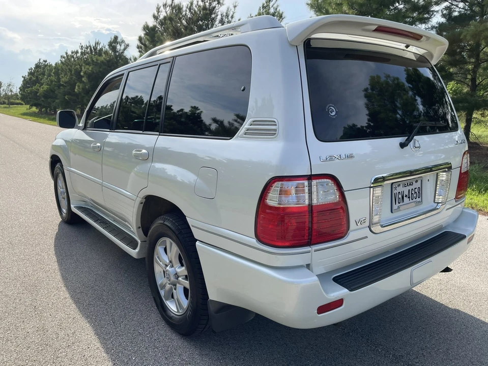 2005 Lexus LX 2nd Gen - Image 28 of 31
