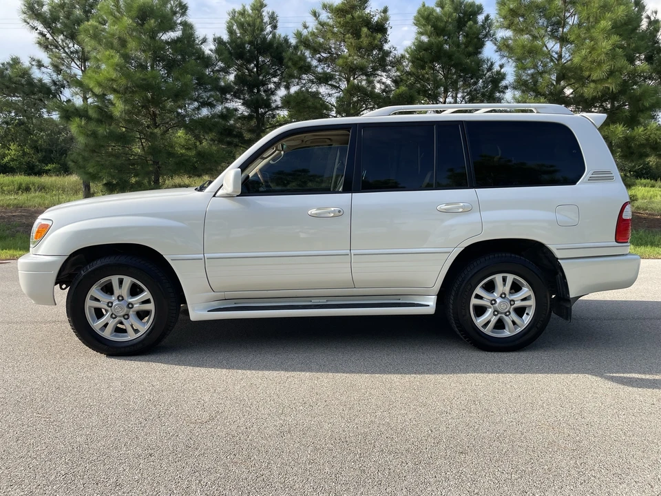 2005 Lexus LX 2nd Gen - Image 29 of 31