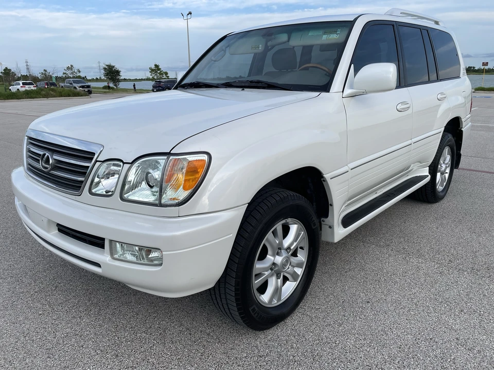 2005 Lexus LX 2nd Gen - Image 3 of 31