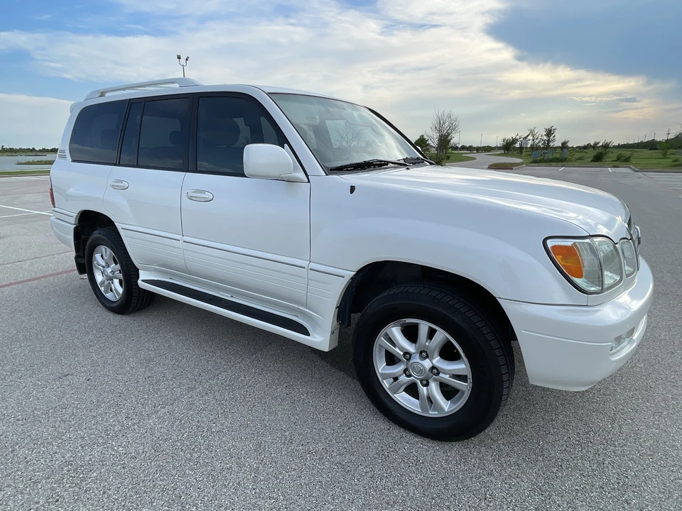 2005 Lexus LX 2nd Gen - Image 15 of 31