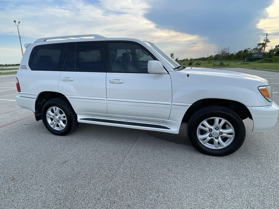 2005 Lexus LX 2nd Gen - Image 16 of 31