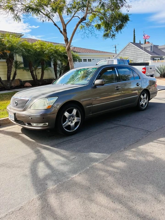 2005 Lexus LS 3rd Gen - Image 2 of 7