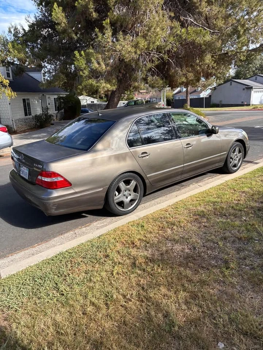 2005 Lexus LS 3rd Gen - Image 3 of 7