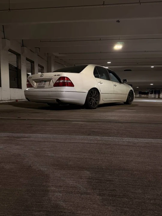 2005 Lexus LS 3rd Gen - Image 6 of 7