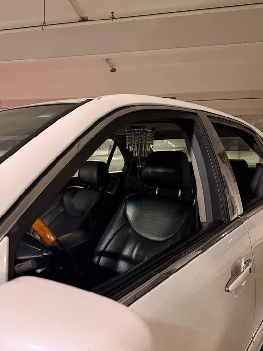 2005 Lexus LS 3rd Gen - Image 3 of 7