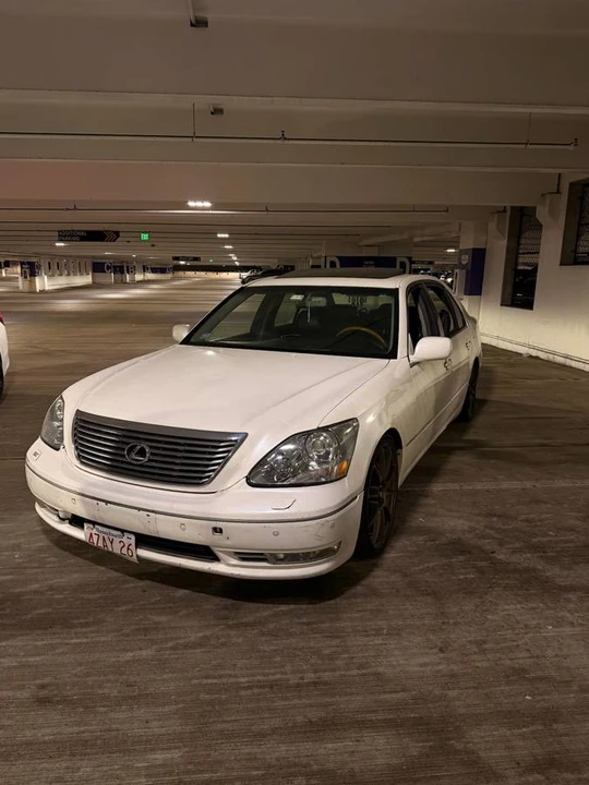 2005 Lexus LS 3rd Gen - Image 2 of 7