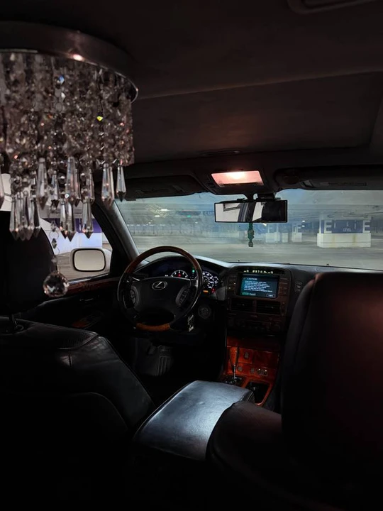 2005 Lexus LS 3rd Gen - Image 5 of 7