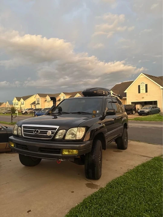 2005 Lexus LX 2nd Gen - Image 2 of 10