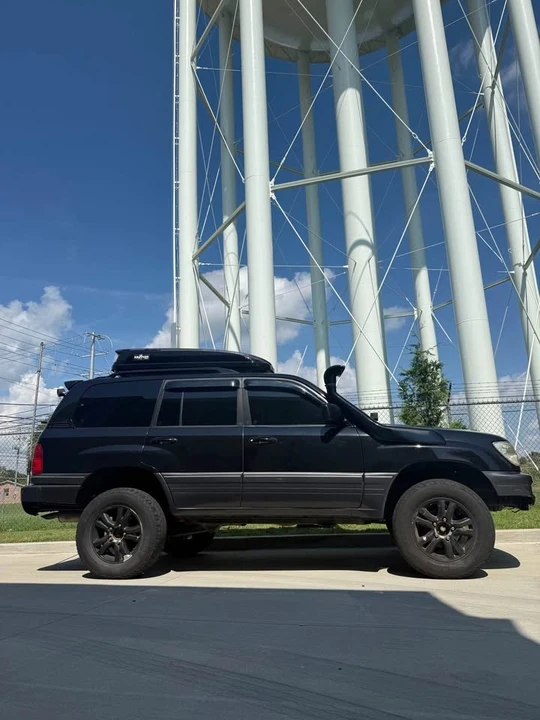 2005 Lexus LX 2nd Gen - Image 4 of 10