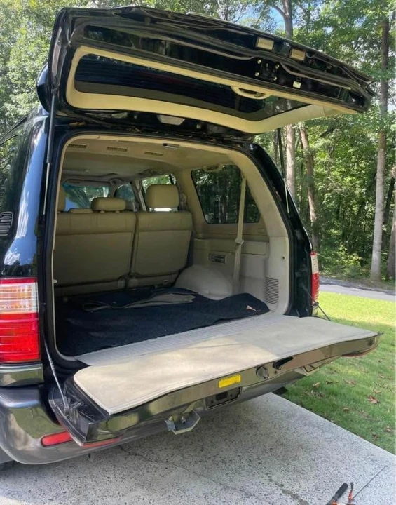2005 Lexus LX 2nd Gen - Image 9 of 10