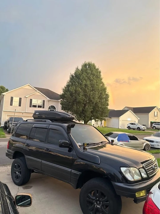2005 Lexus LX 2nd Gen - Image 3 of 10