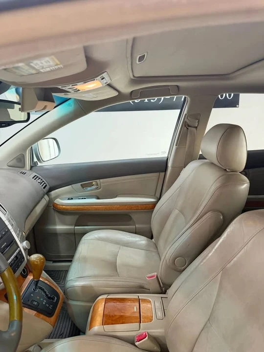 2005 Lexus RX 2nd Gen - Image 16 of 20
