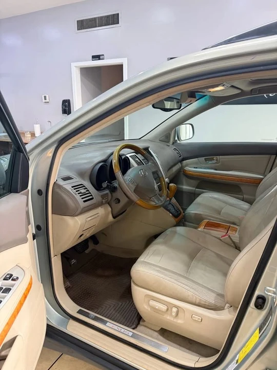 2005 Lexus RX 2nd Gen - Image 17 of 20