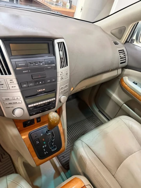 2005 Lexus RX 2nd Gen - Image 19 of 20