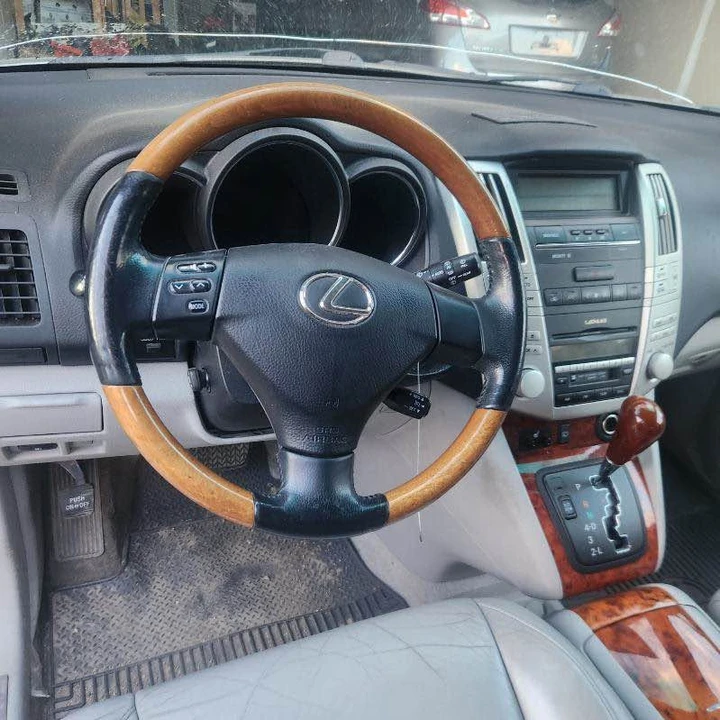 2005 Lexus RX 2nd Gen - Image 6 of 13