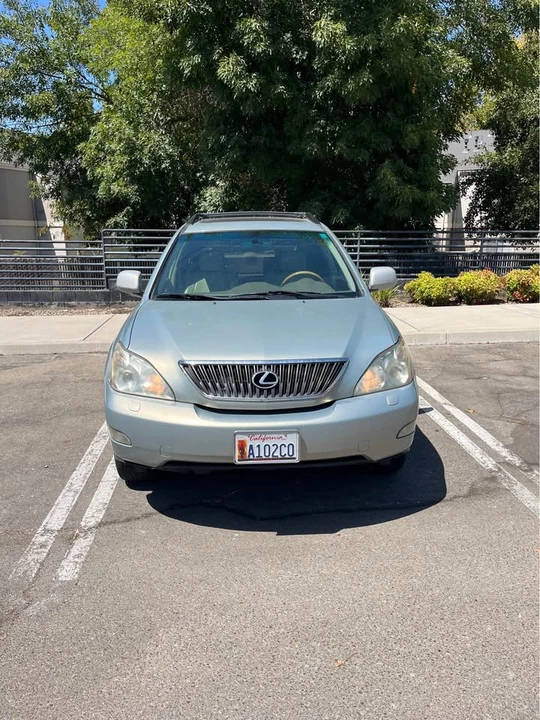 2005 Lexus RX 2nd Gen - Image 2 of 10
