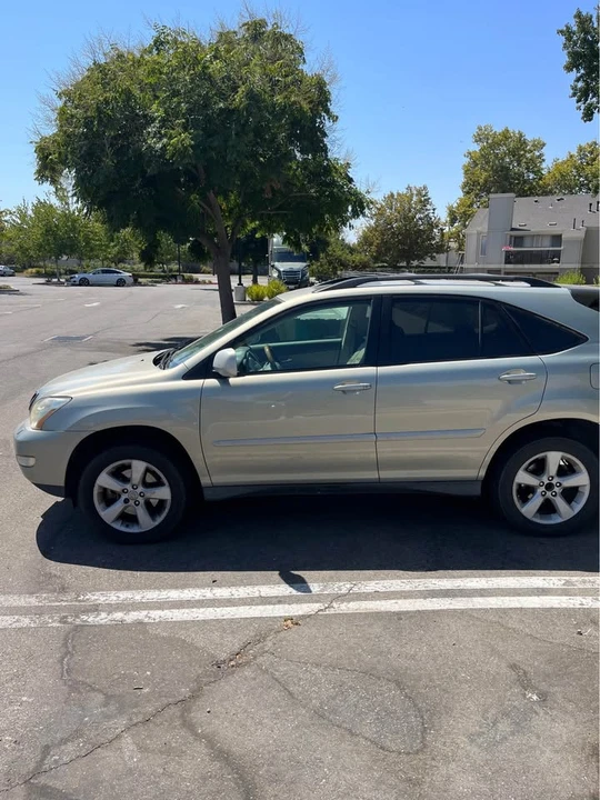 2005 Lexus RX 2nd Gen - Image 3 of 10