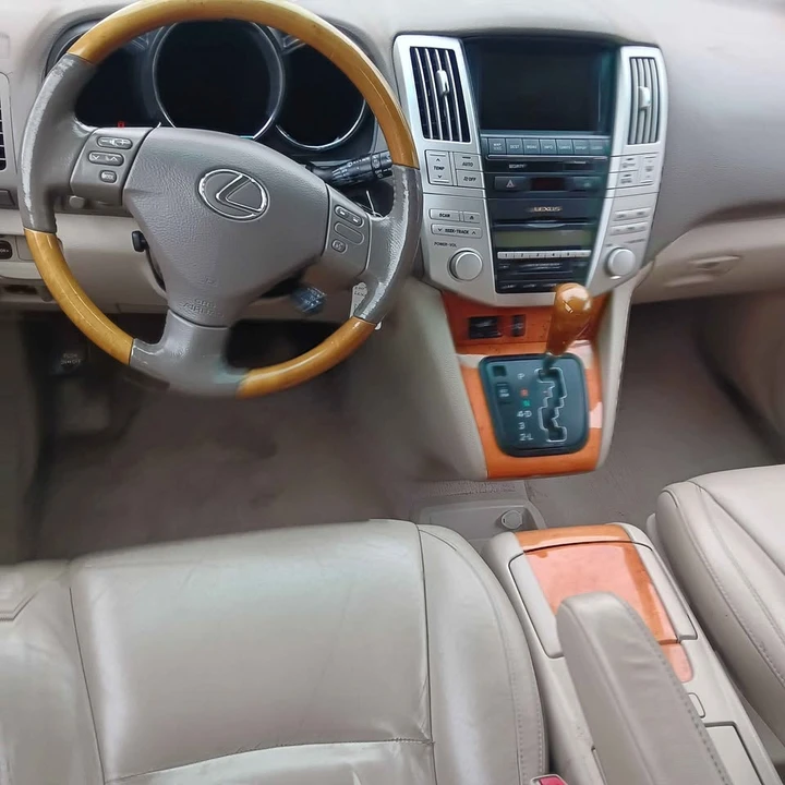 2005 Lexus RX 2nd Gen - Image 7 of 15