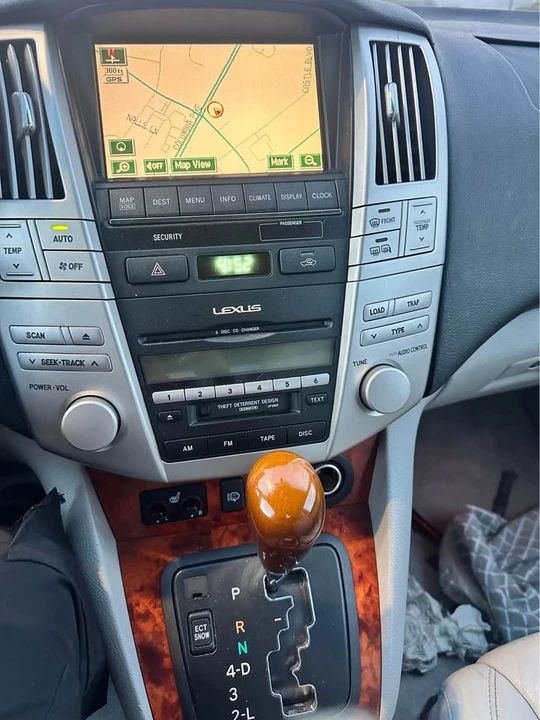 2005 Lexus RX 2nd Gen - Image 7 of 10