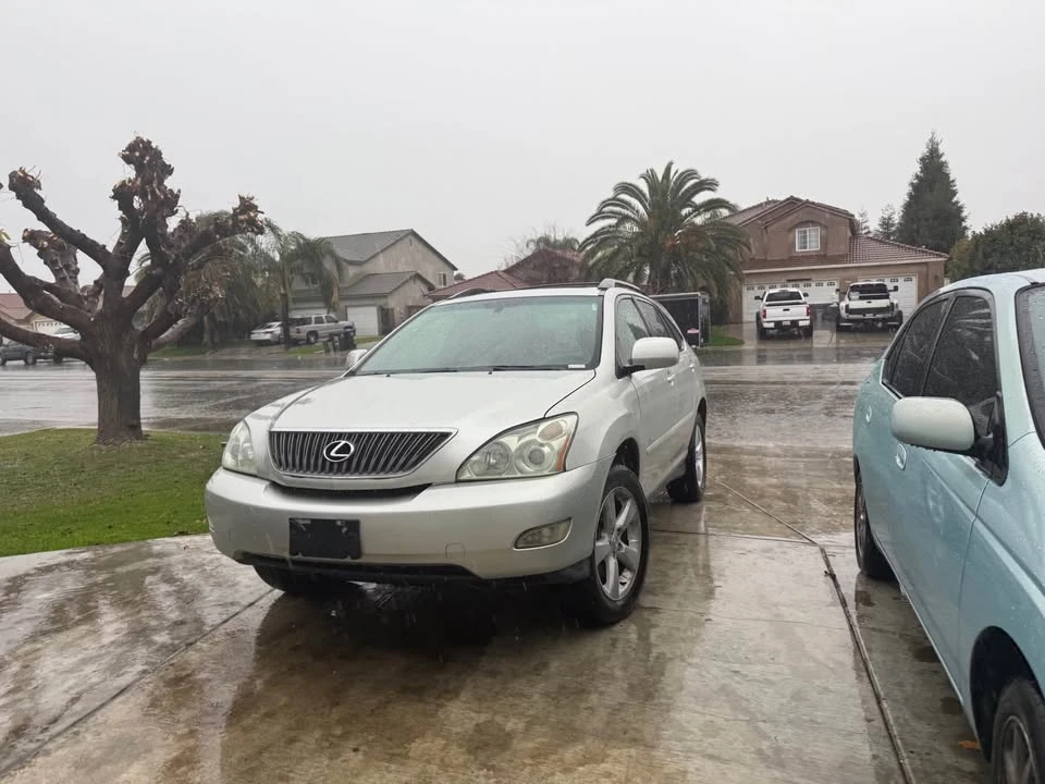 2005 Lexus RX 2nd Gen - Image 4 of 5