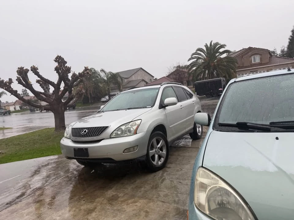 2005 Lexus RX 2nd Gen - Image 2 of 5
