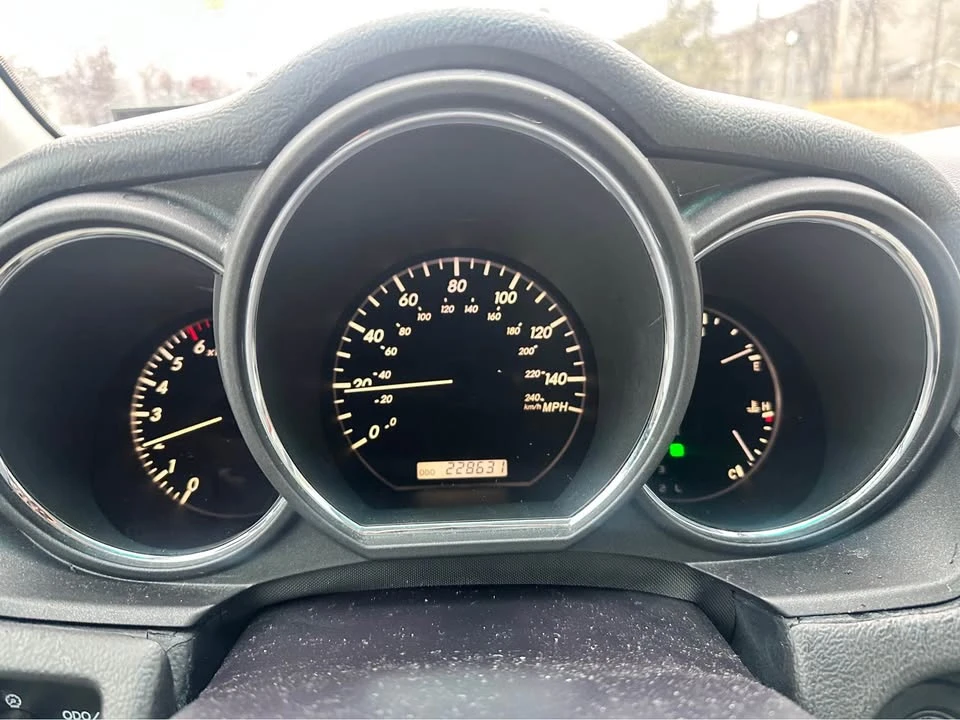 2005 Lexus RX 2nd Gen - Image 2 of 13