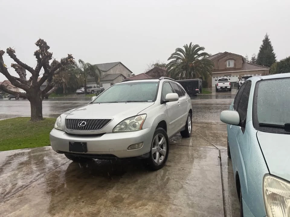 2005 Lexus RX 2nd Gen - Image 3 of 5