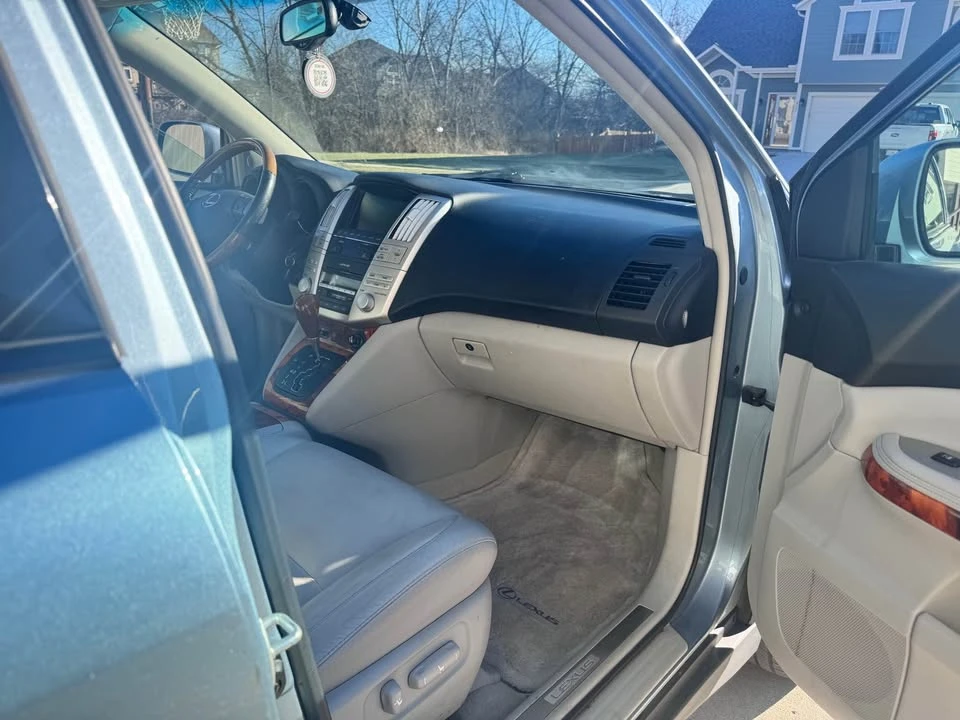 2005 Lexus RX 2nd Gen - Image 9 of 14