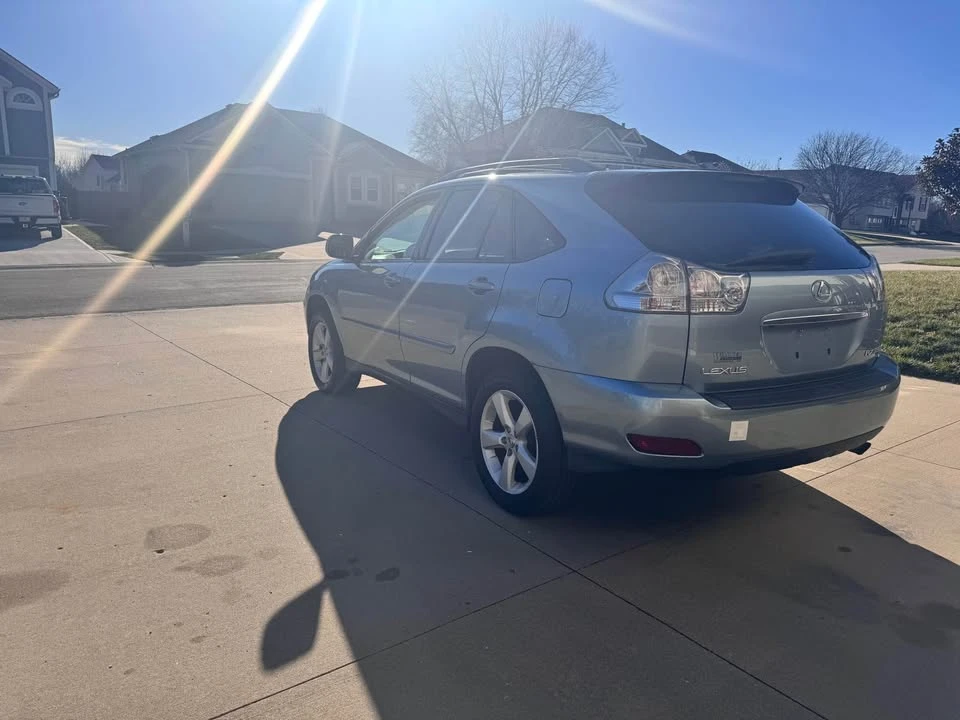2005 Lexus RX 2nd Gen - Image 2 of 14