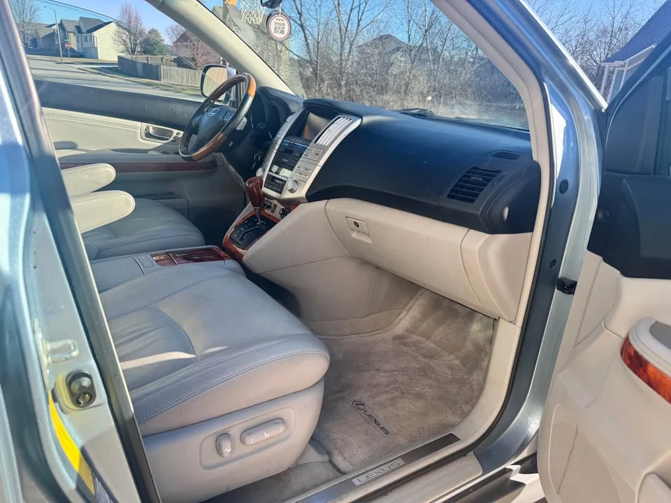 2005 Lexus RX 2nd Gen - Image 13 of 14