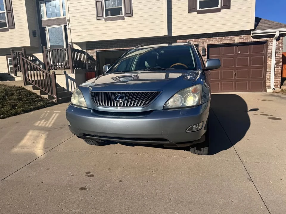 2005 Lexus RX 2nd Gen - Image 5 of 14