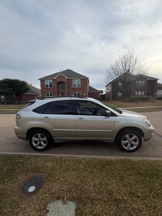 2005 Lexus RX 2nd Gen - Image 2 of 15