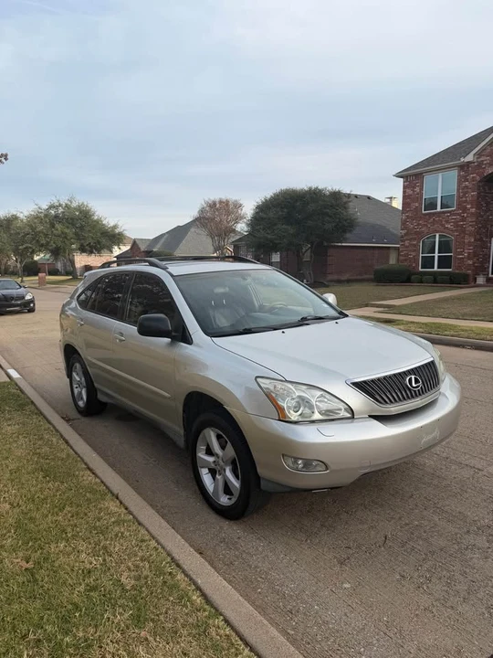 2005 Lexus RX 2nd Gen - Image 3 of 15