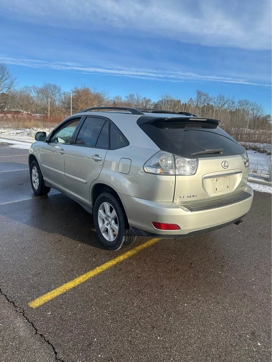 2005 Lexus RX 2nd Gen - Image 5 of 14