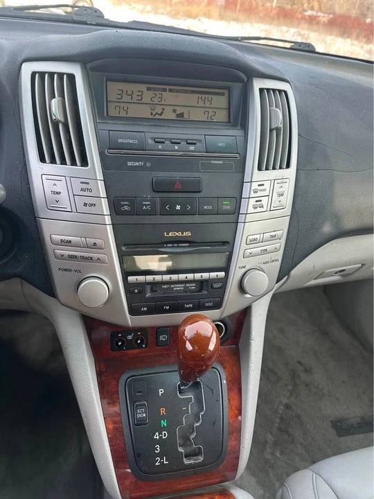 2005 Lexus RX 2nd Gen - Image 10 of 14
